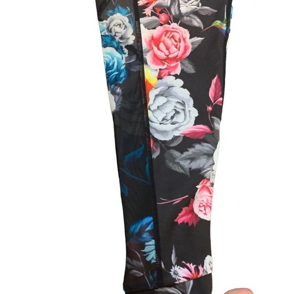 Zyia floral mesh light n tight high rise 24” - Picture 6 of 8